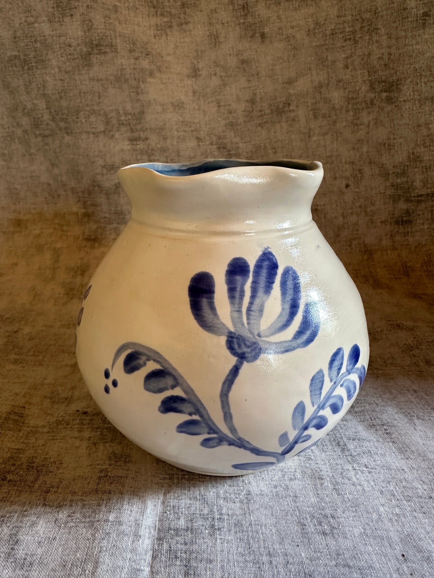 Ruffled Rim Daisy Vase
