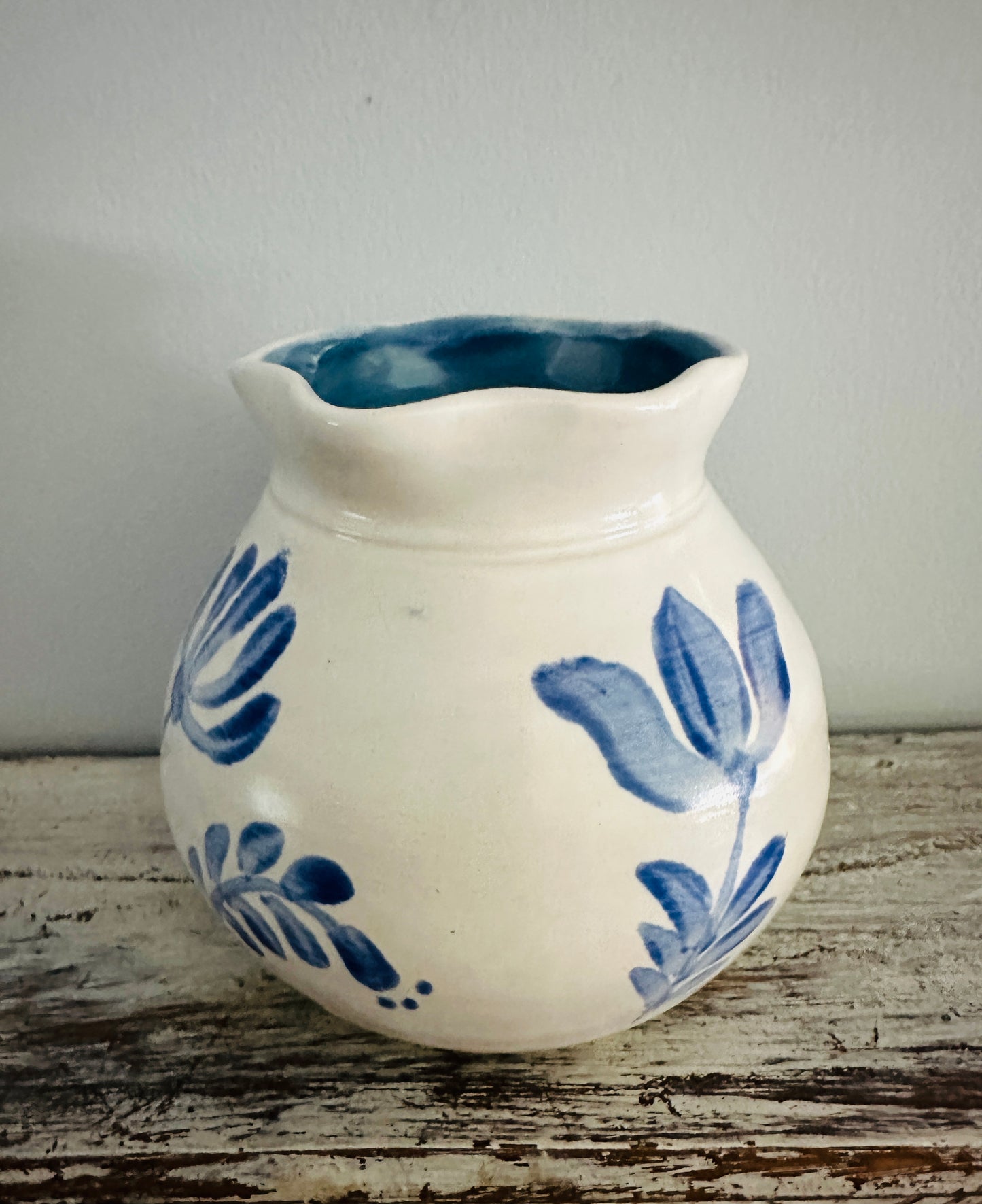 Ruffled Rim Daisy Vase