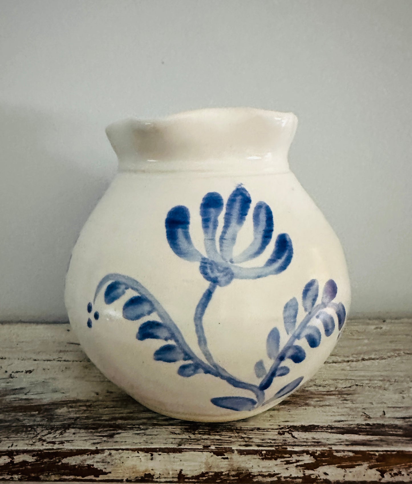 Ruffled Rim Daisy Vase