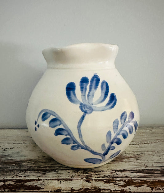 Ruffled Rim Daisy Vase